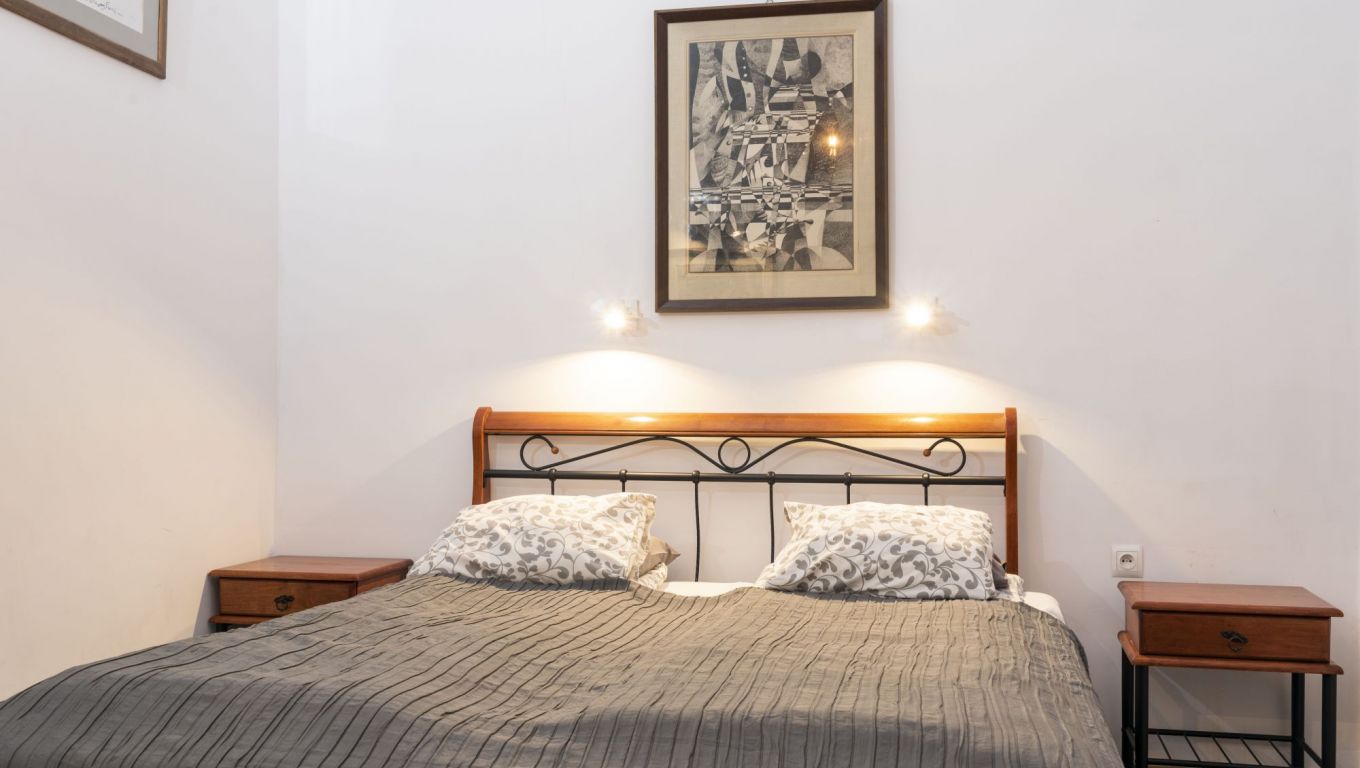 SEWA II - Bedroom 1: 1 double bed. Bedroom 2: 2 single beds. Living room: 1 sofa bed.