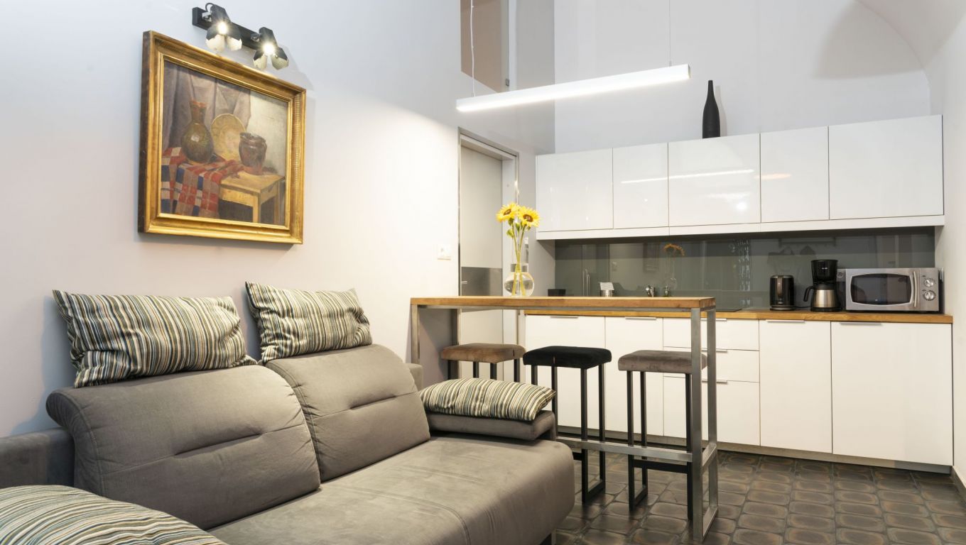 SEWA II - Bedroom 1: 1 double bed. Bedroom 2: 2 single beds. Living room: 1 sofa bed.
