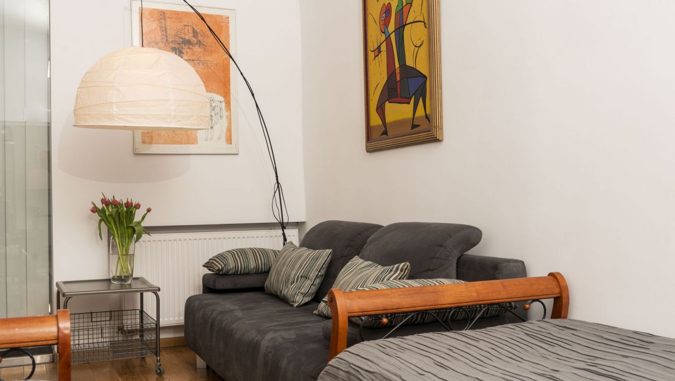 SEWA II - Bedroom 1: 1 double bed. Bedroom 2: 2 single beds. Living room: 1 sofa bed.