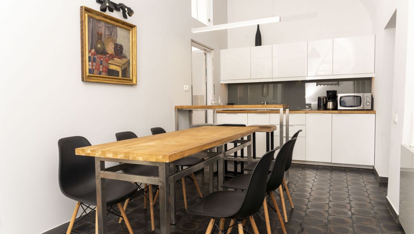 SEWA II - Bedroom 1: 1 double bed. Bedroom 2: 2 single beds. Living room: 1 sofa bed.
